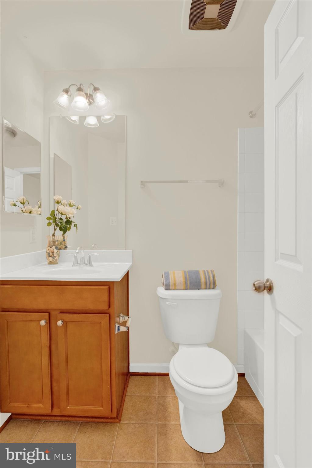 HOLLY WOODS - Residential Lease