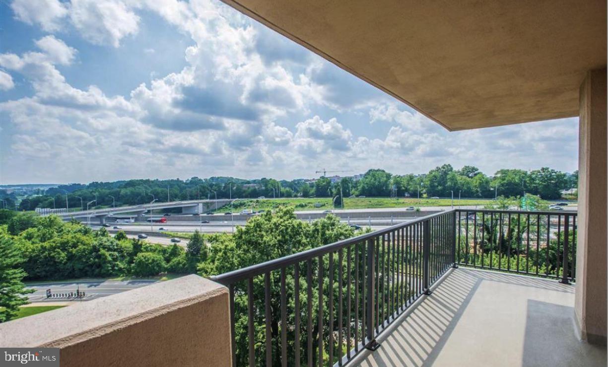1300 ARMY NAVY DRIVE 922