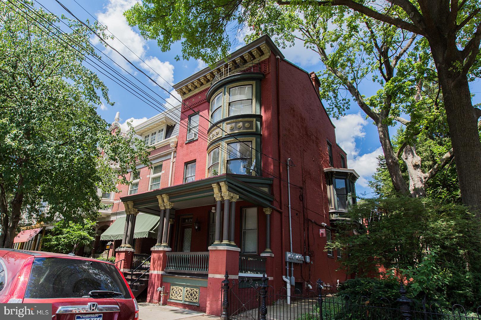 CHESTNUT HILL - Residential