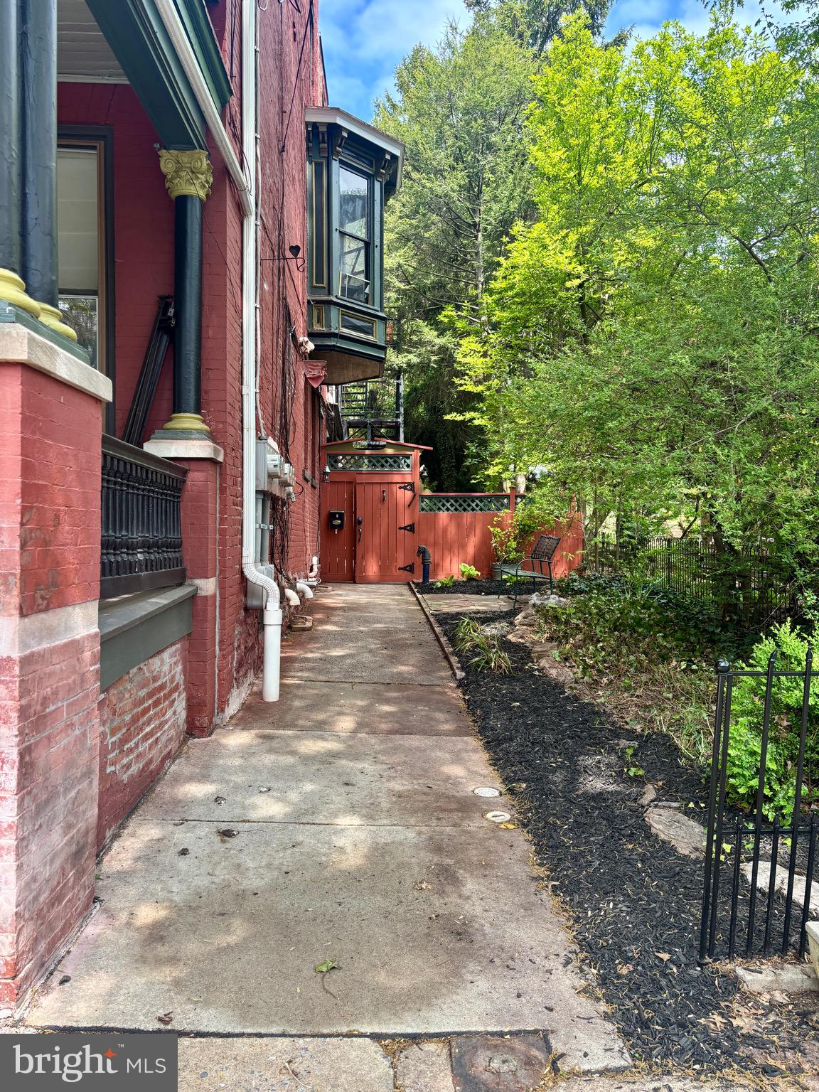 CHESTNUT HILL - Residential