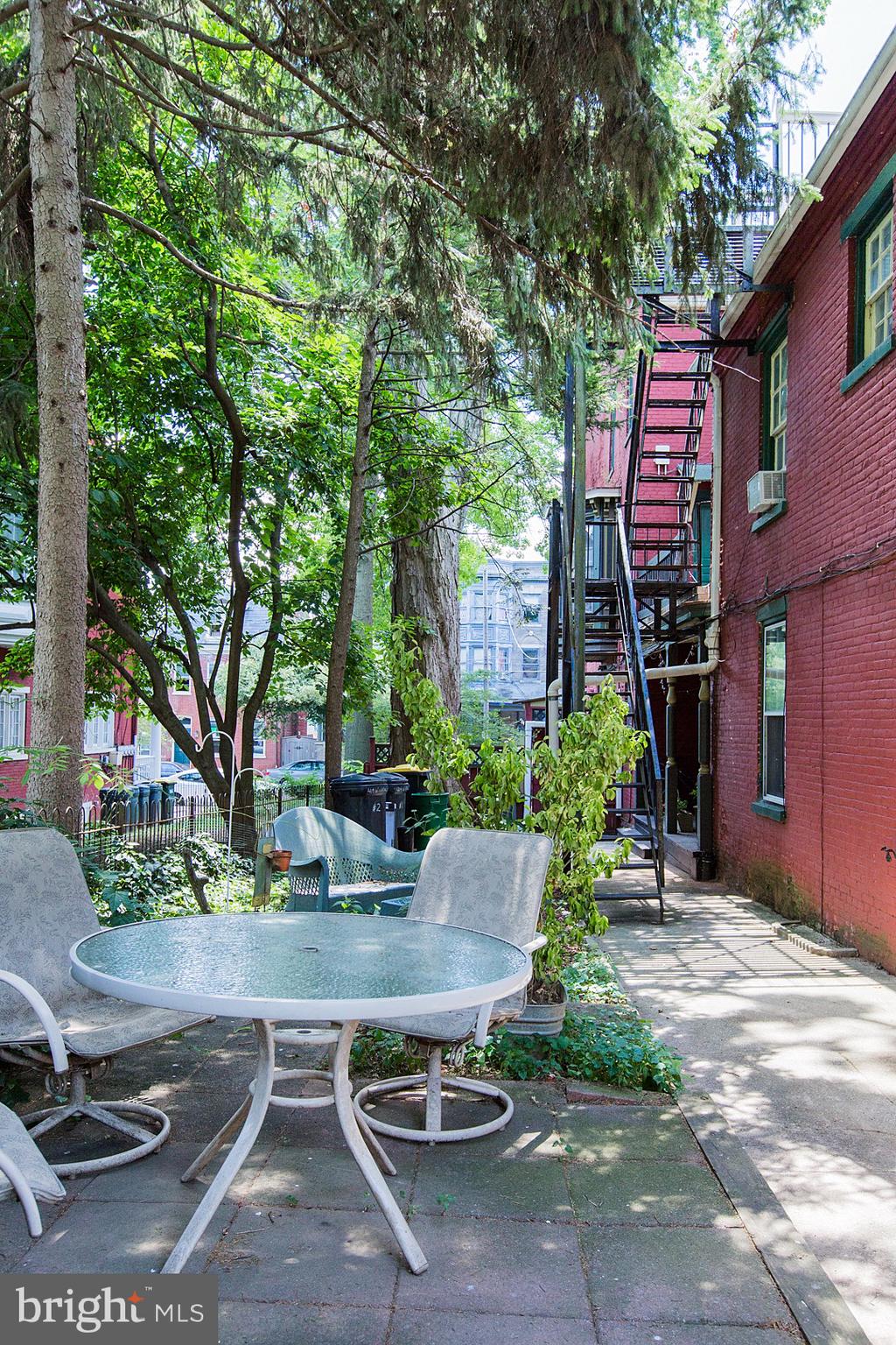 CHESTNUT HILL - Residential