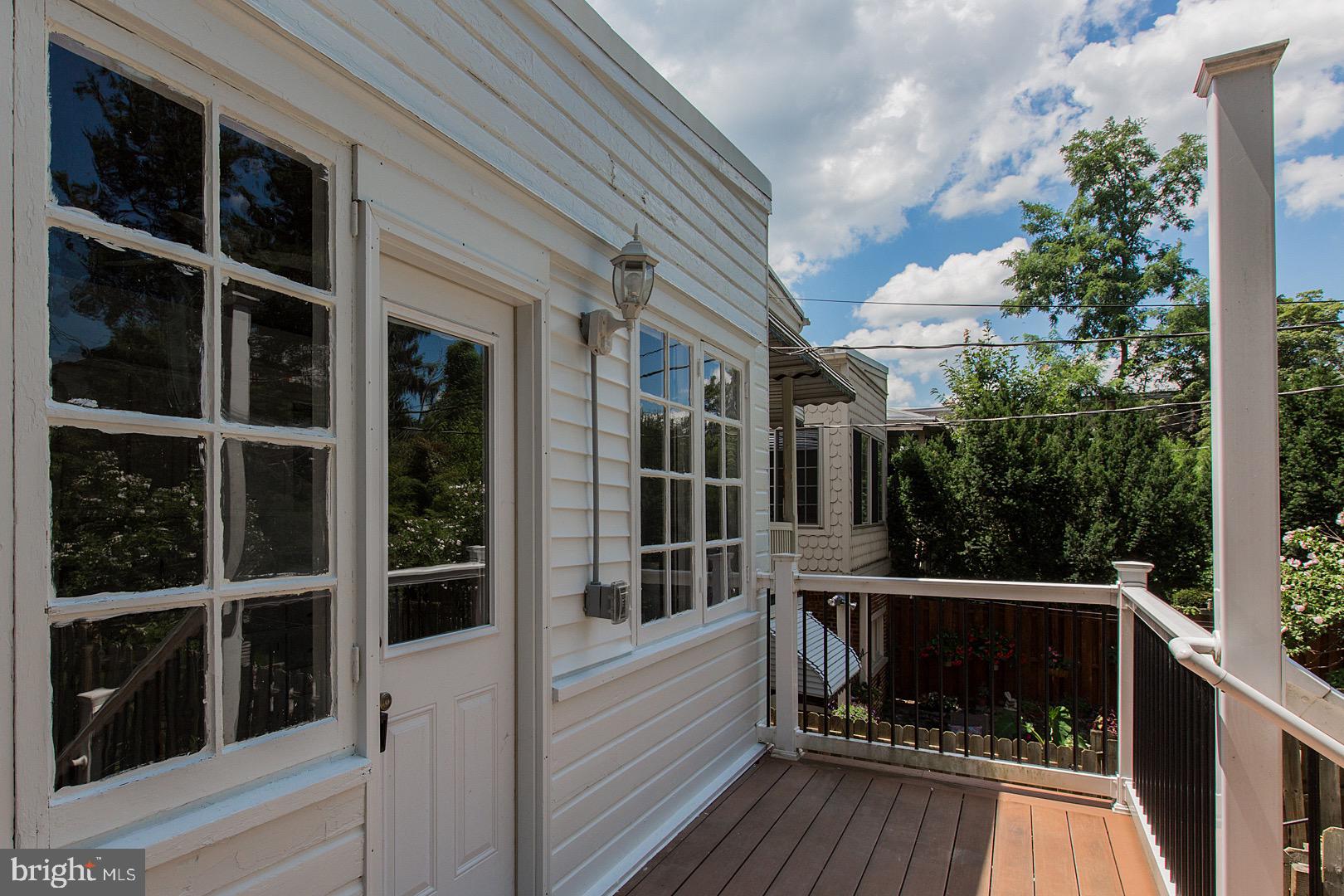 CHESTNUT HILL - Residential