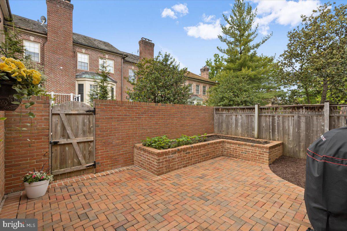 WESTMORELAND SQUARE - Residential