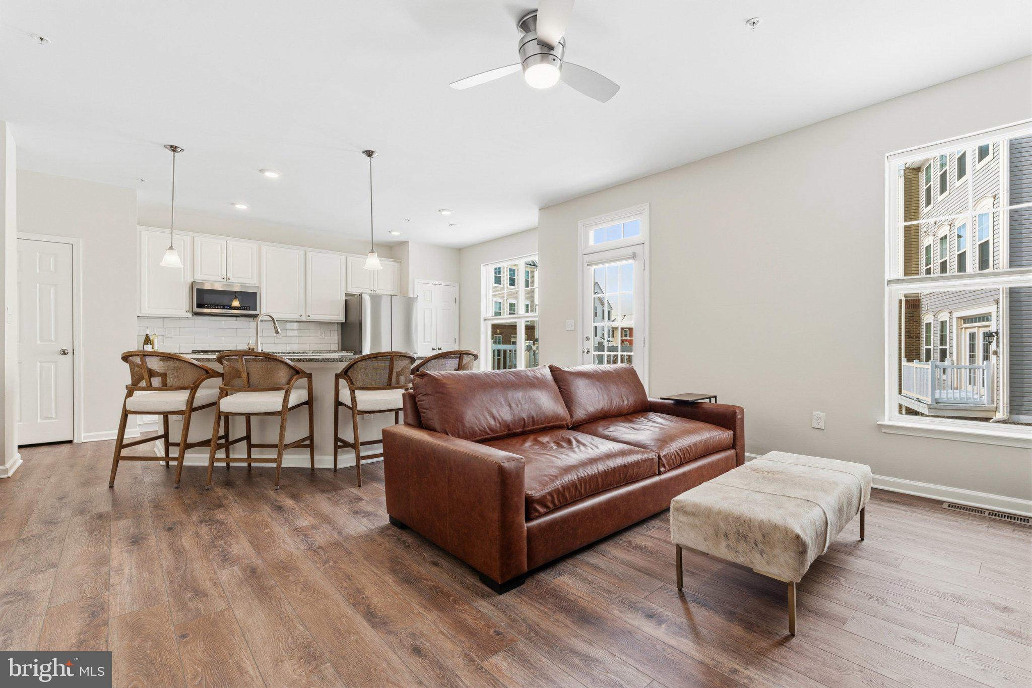 5902 FORUM SQUARE