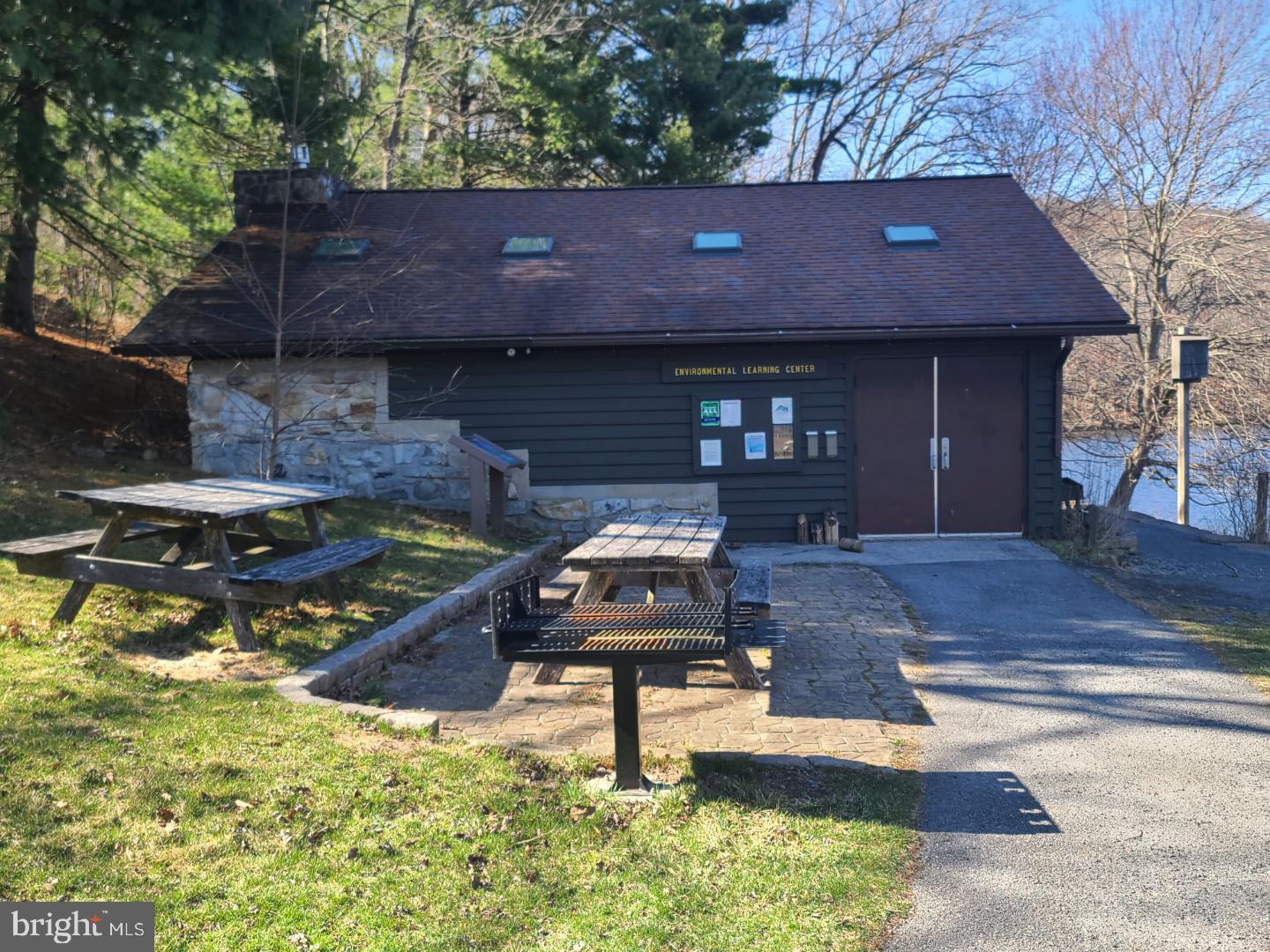 BLACK MOSHANNON - Residential