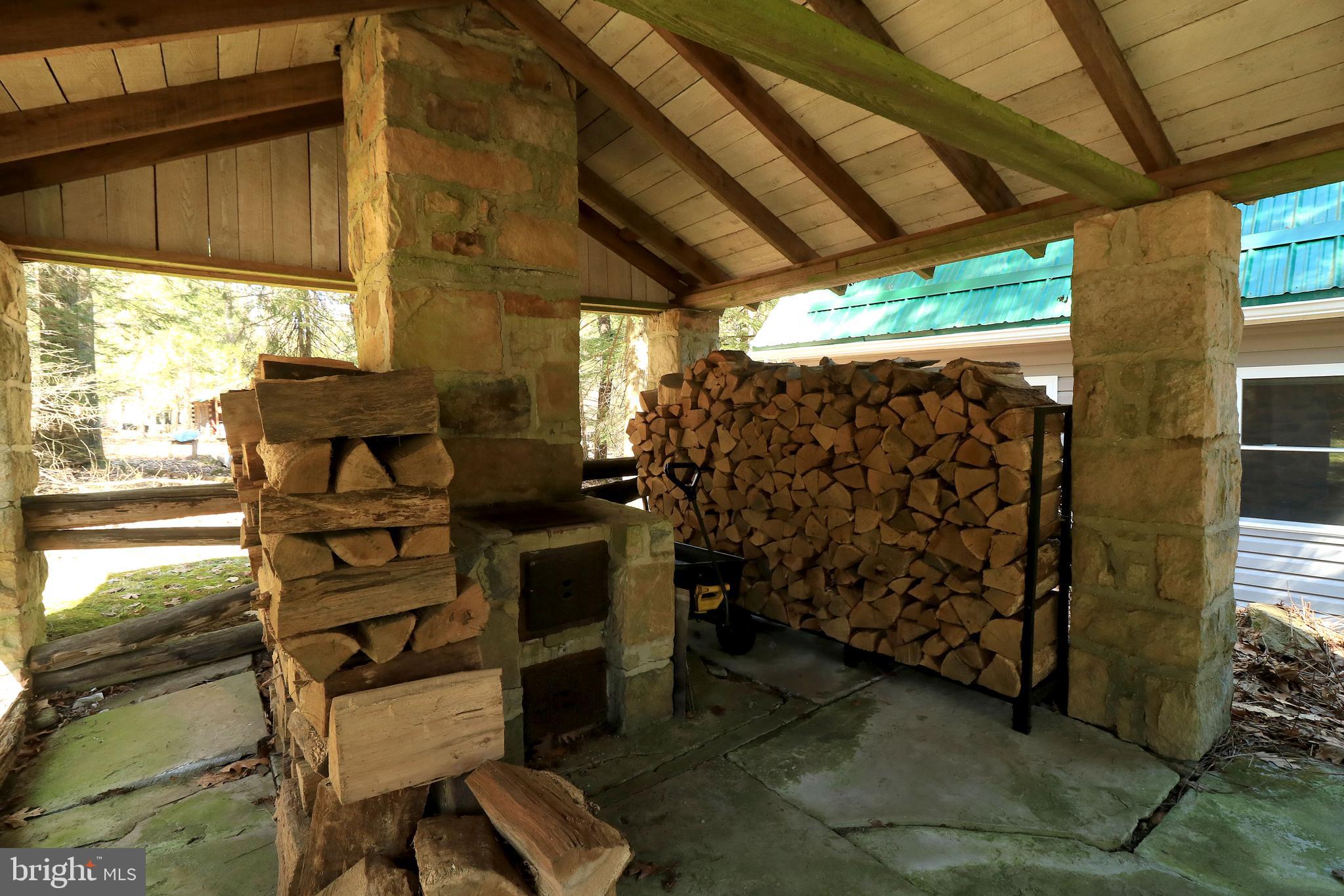 BLACK MOSHANNON - Residential