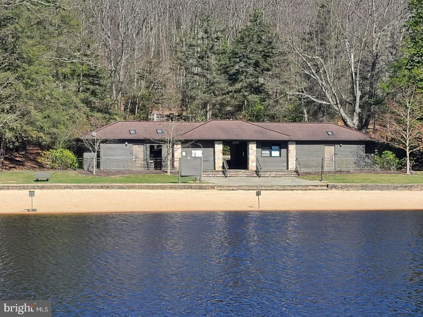 BLACK MOSHANNON - Residential