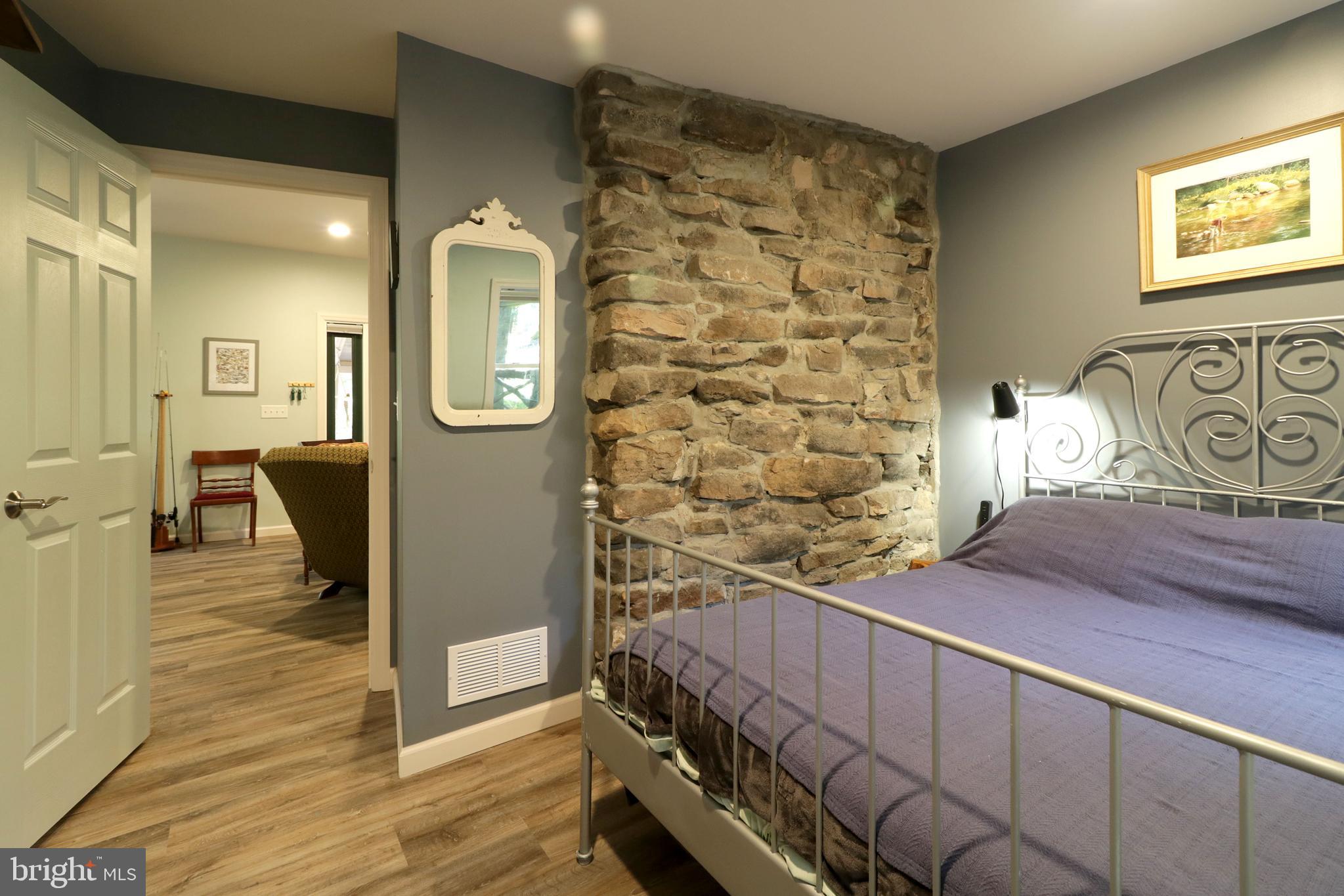 BLACK MOSHANNON - Residential