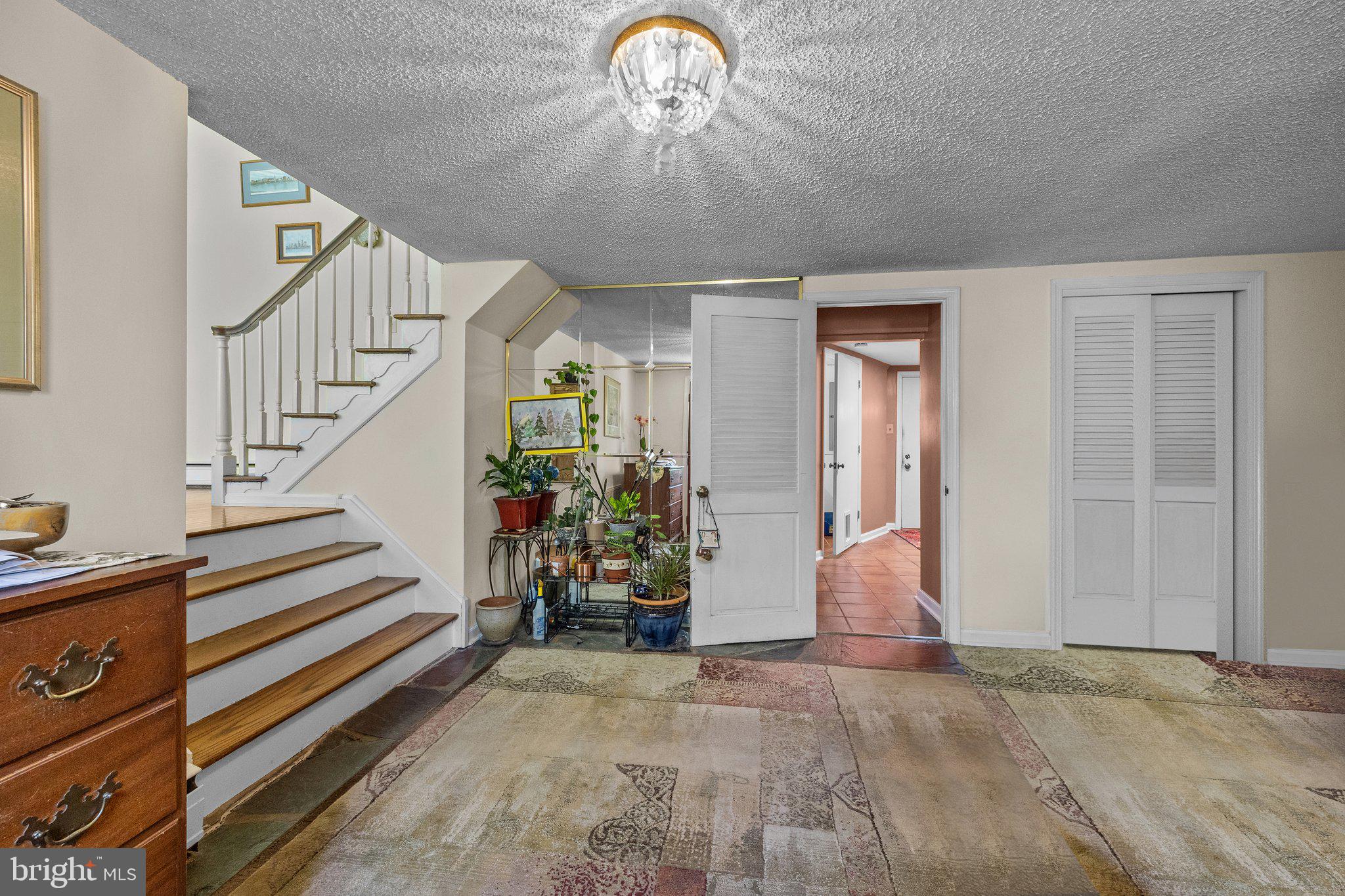 DELAVUE MANOR - Residential