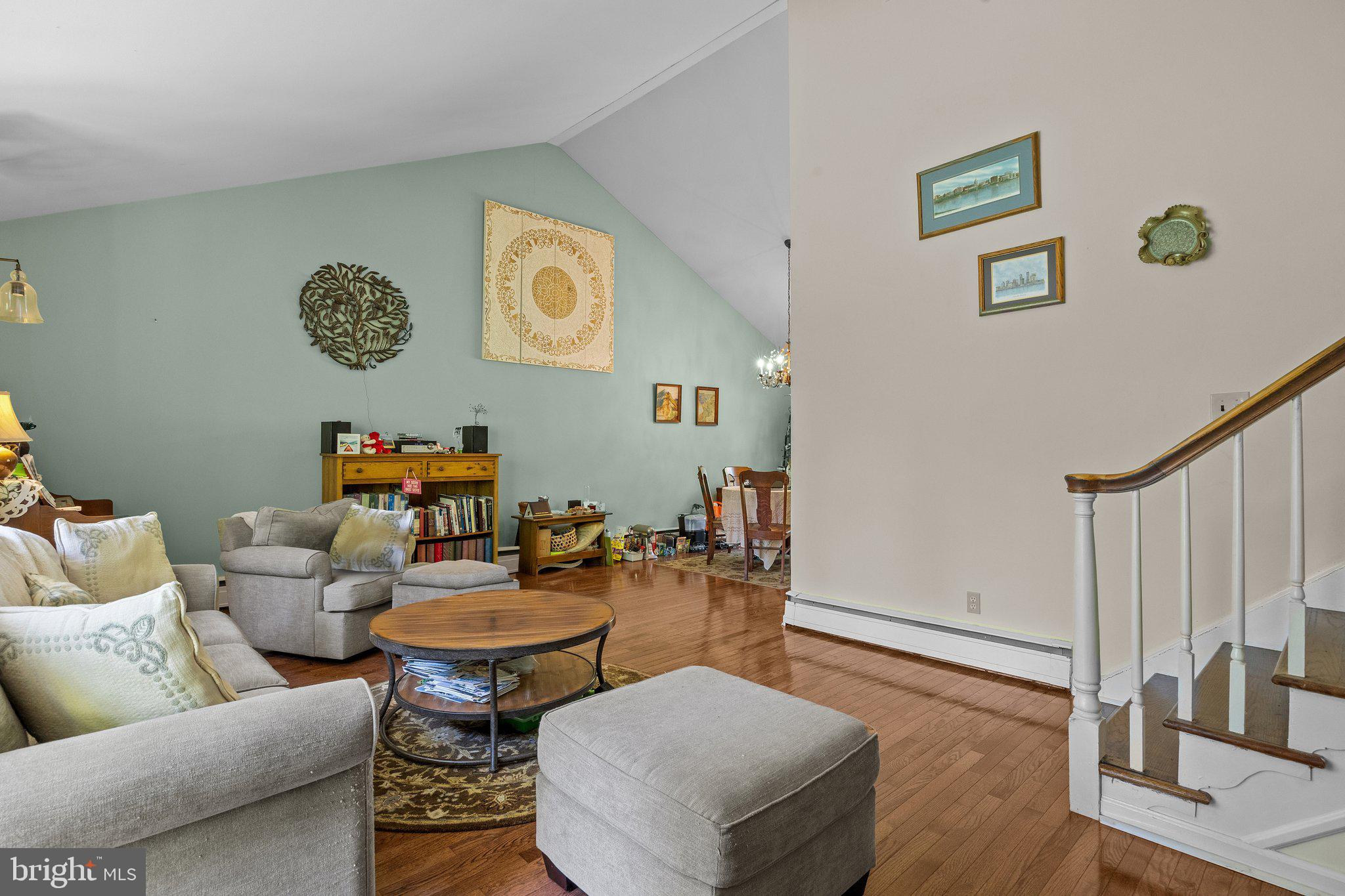 DELAVUE MANOR - Residential