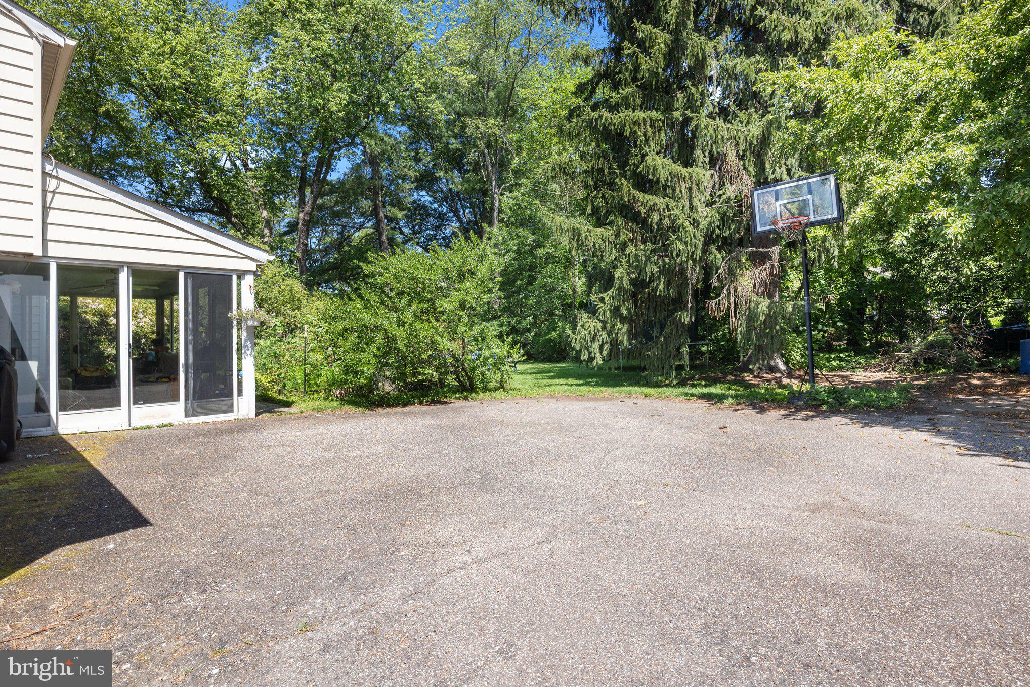 DELAVUE MANOR - Residential