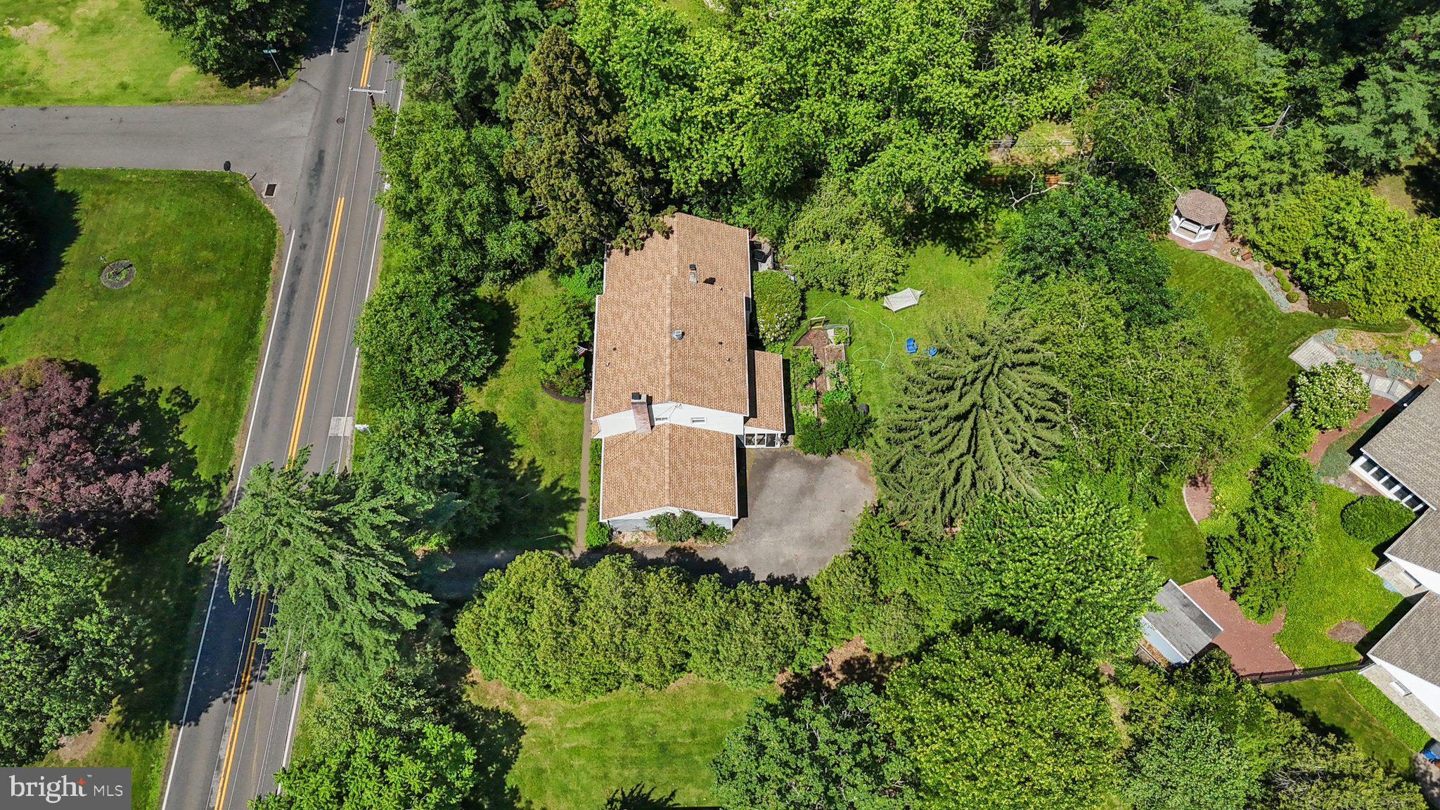 DELAVUE MANOR - Residential