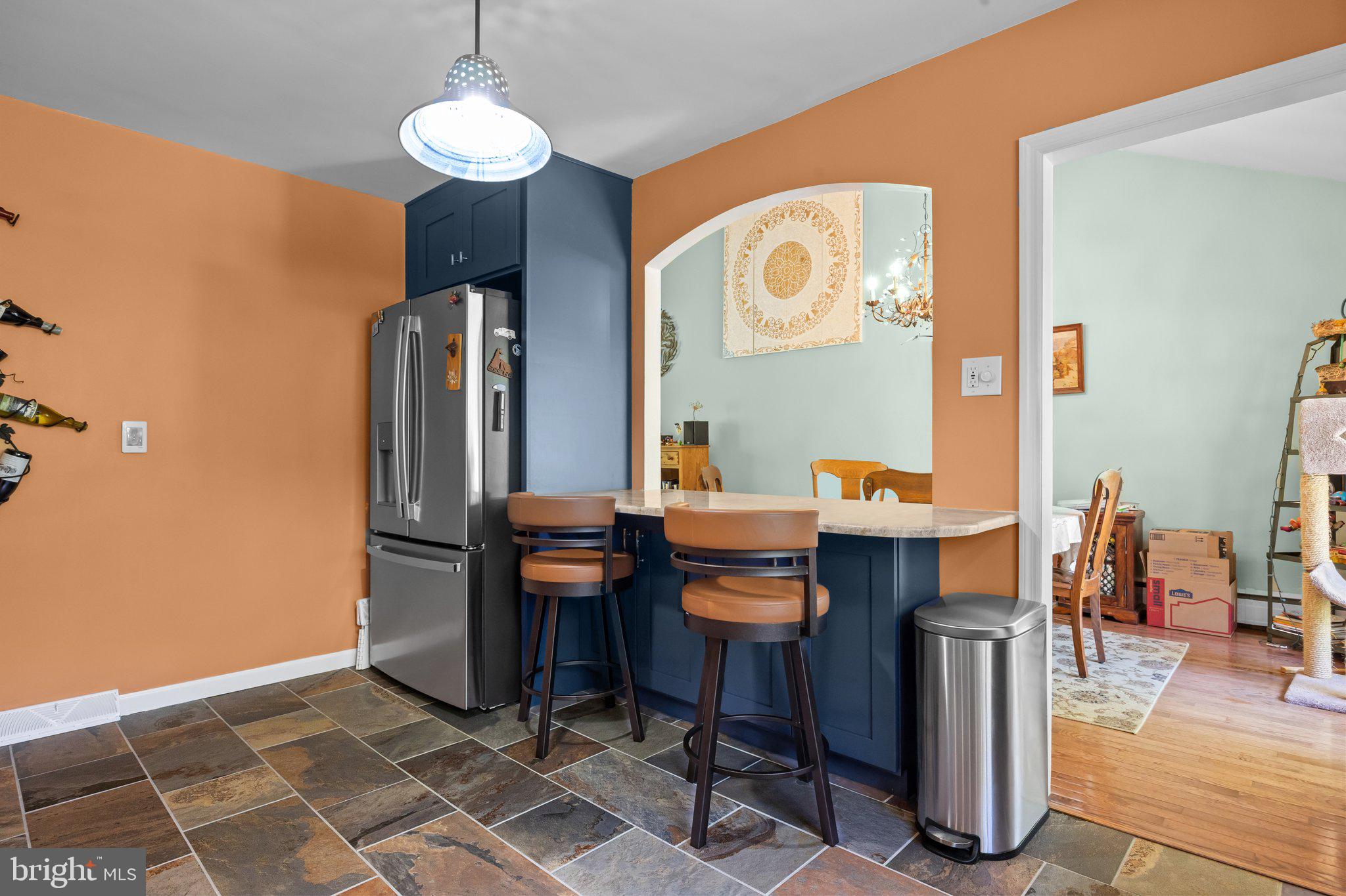 DELAVUE MANOR - Residential