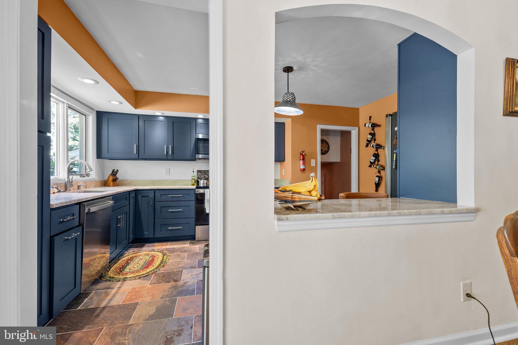 DELAVUE MANOR - Residential