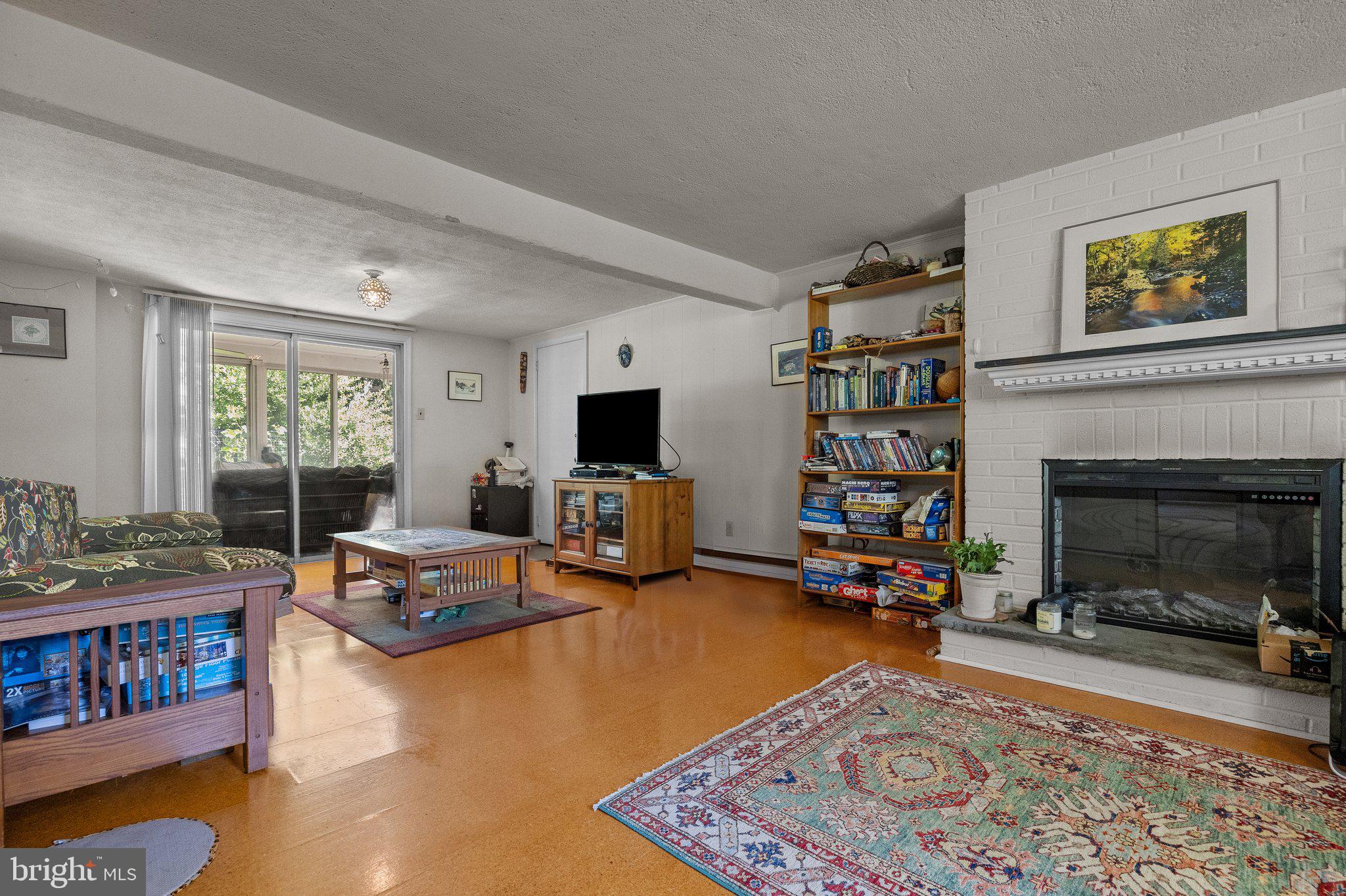 DELAVUE MANOR - Residential