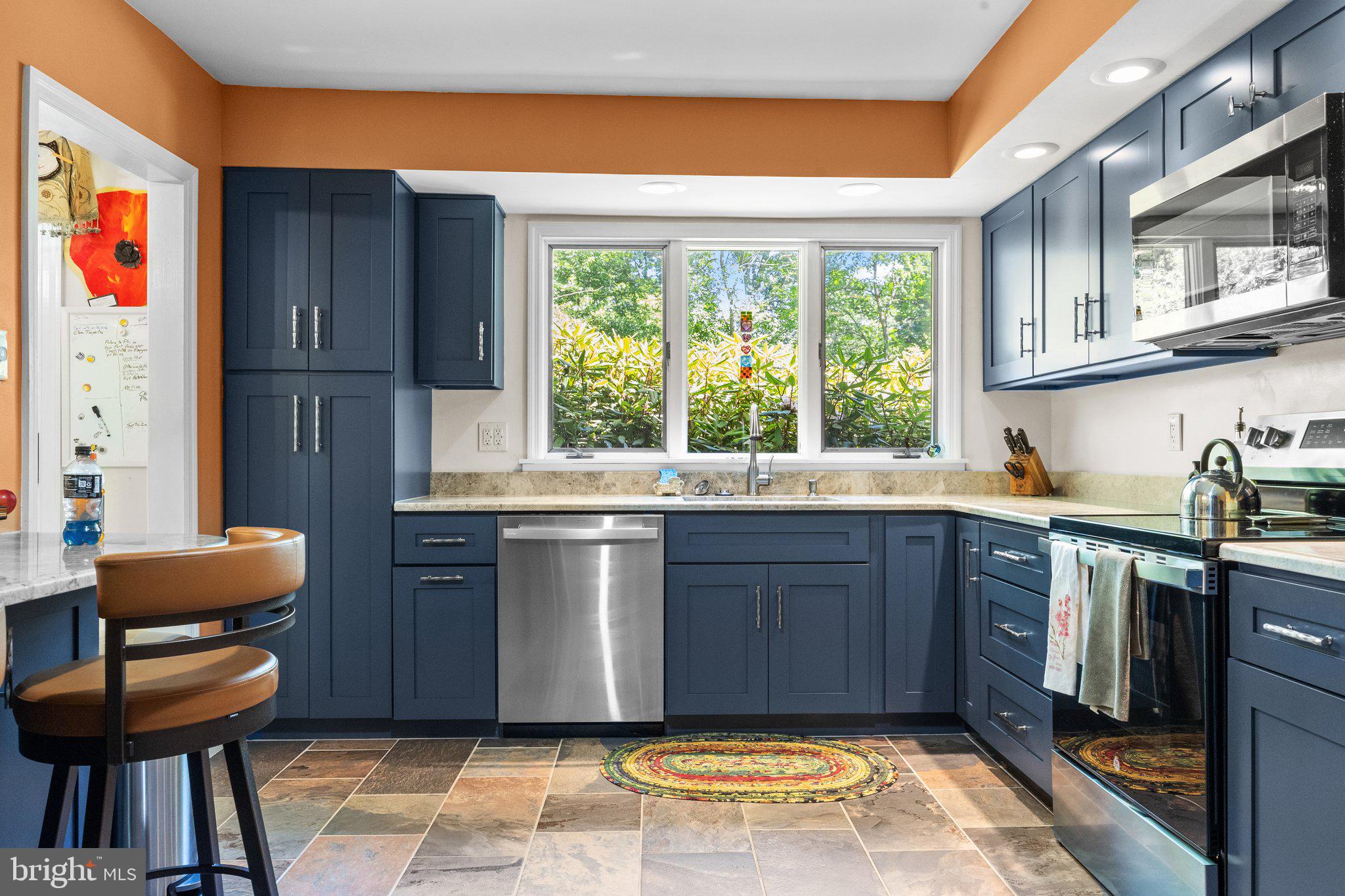 DELAVUE MANOR - Residential