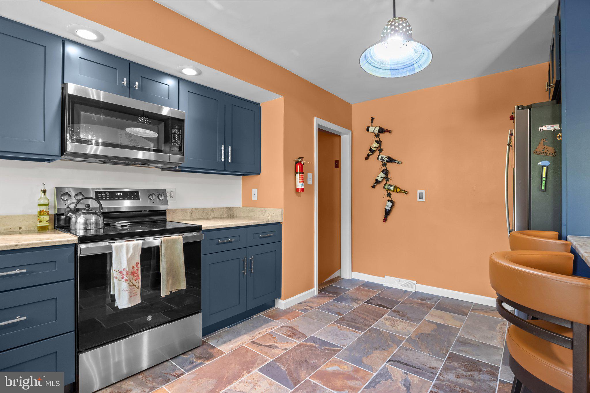 DELAVUE MANOR - Residential