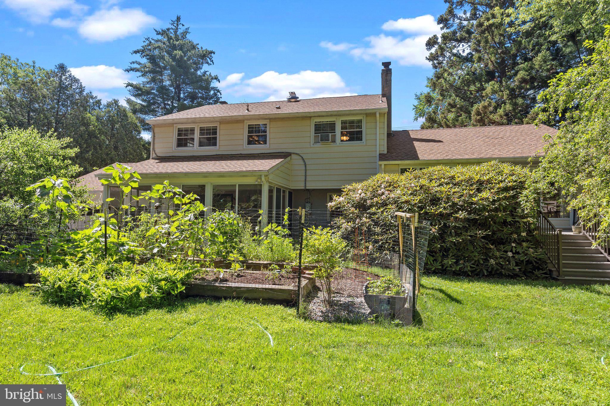 DELAVUE MANOR - Residential