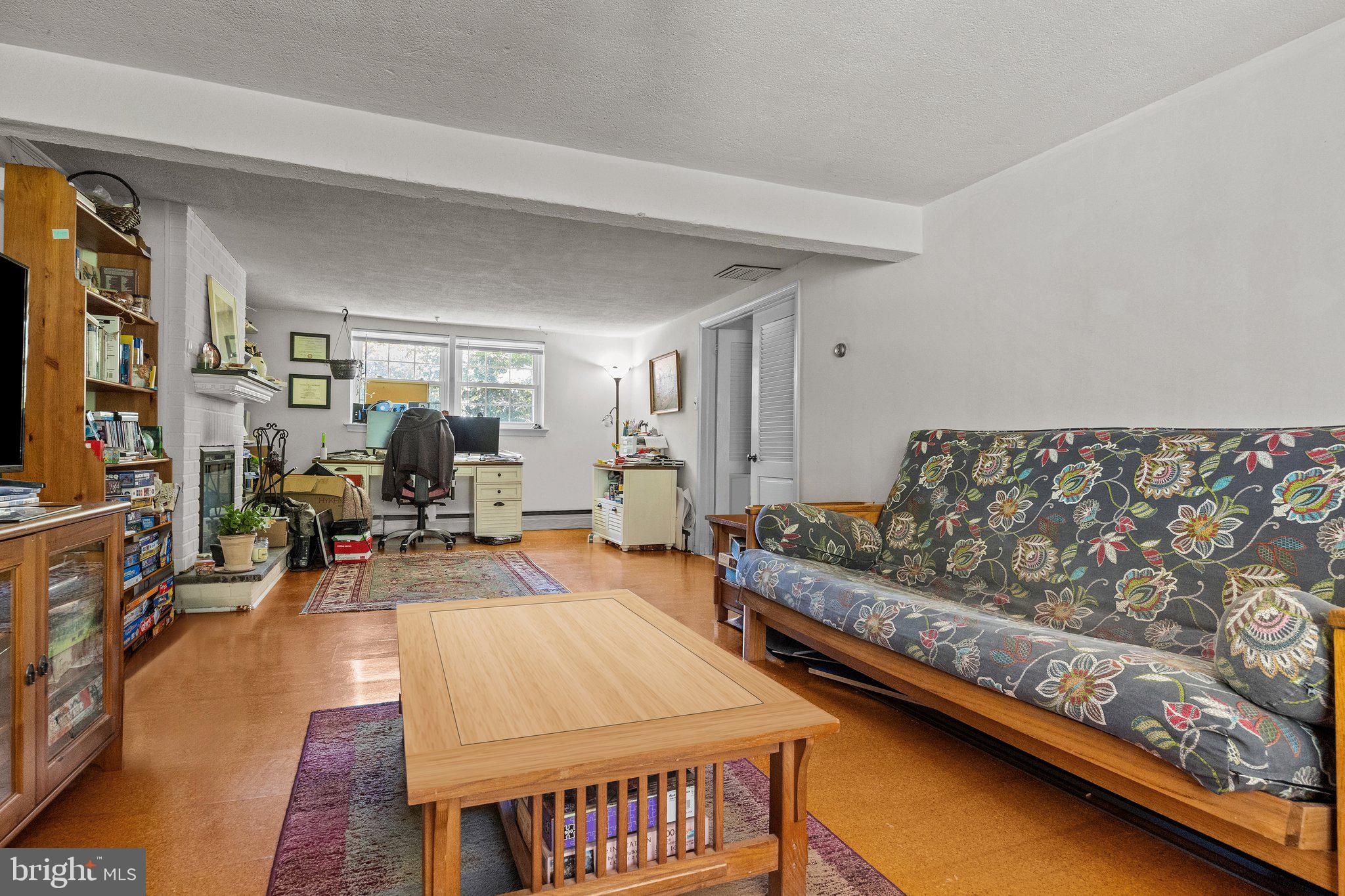 DELAVUE MANOR - Residential