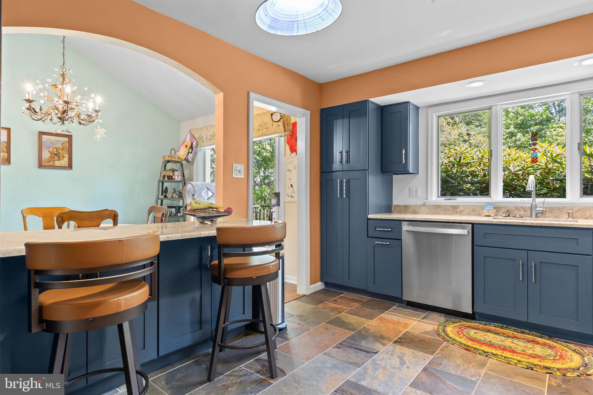 DELAVUE MANOR - Residential