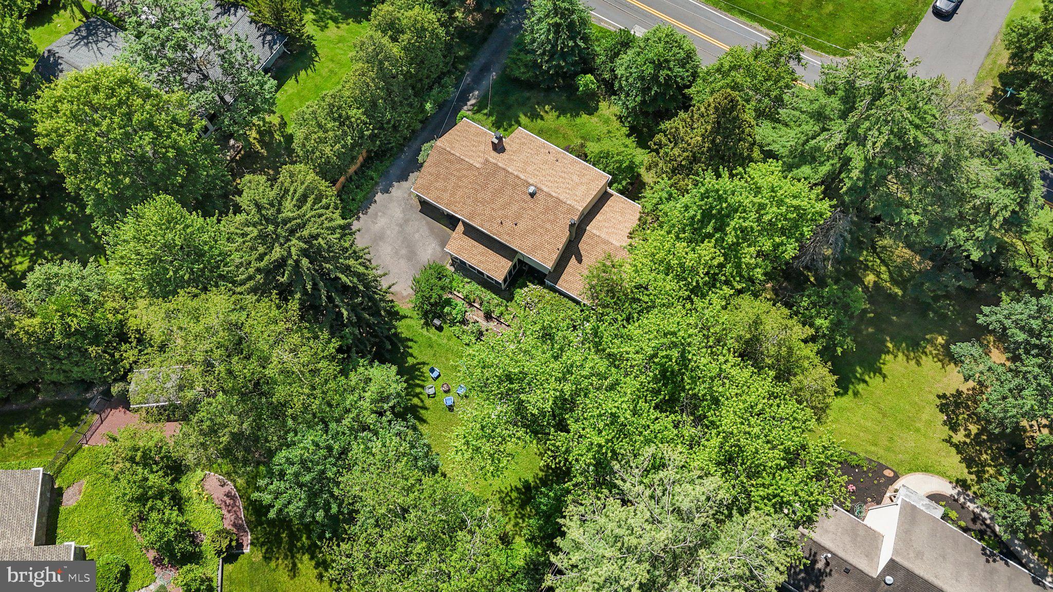 DELAVUE MANOR - Residential