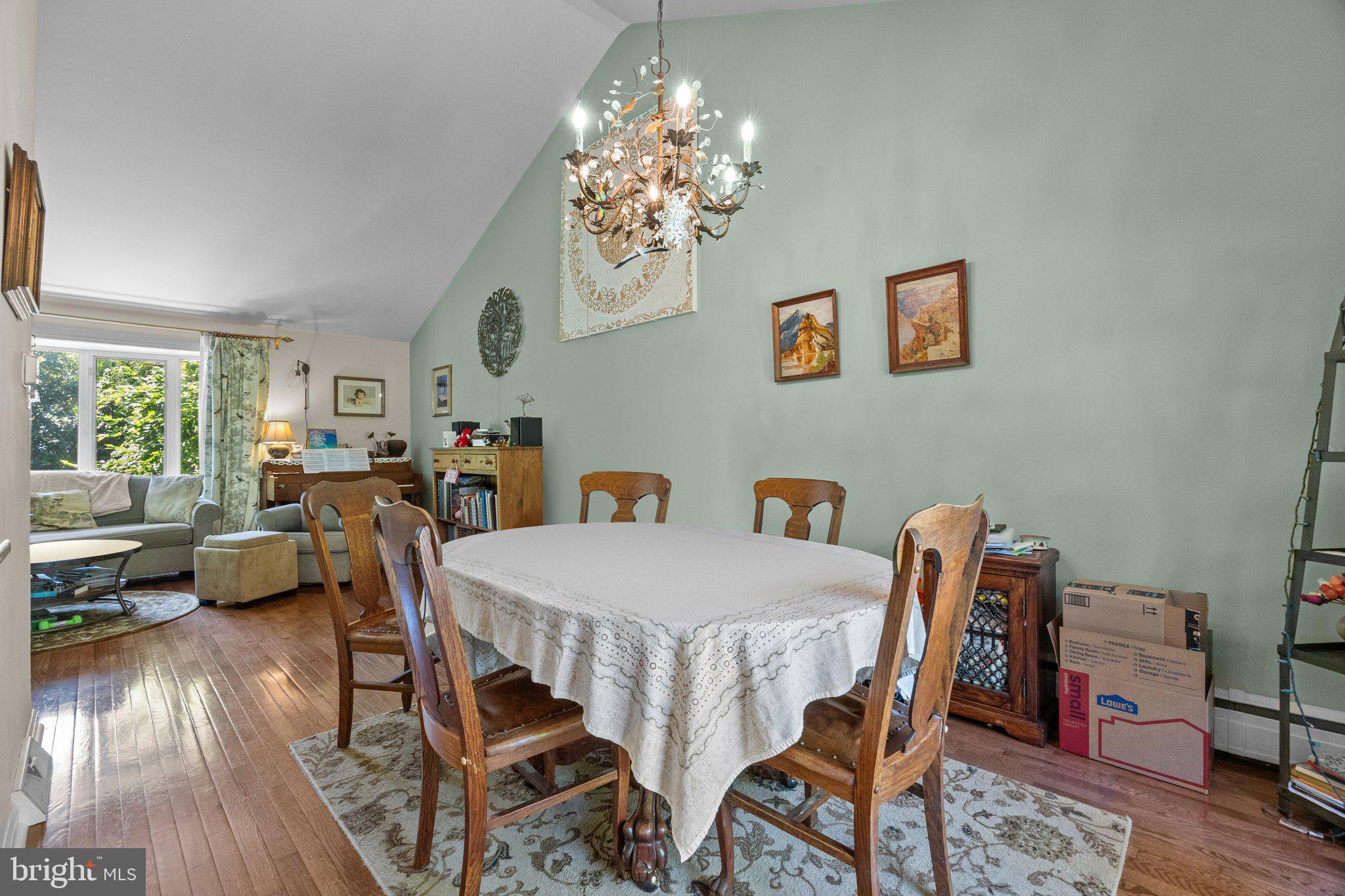 DELAVUE MANOR - Residential