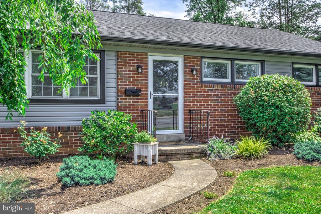 Photo of 513 S 6th Street, Denver, PA 17517 (MLS # PALA2052654)