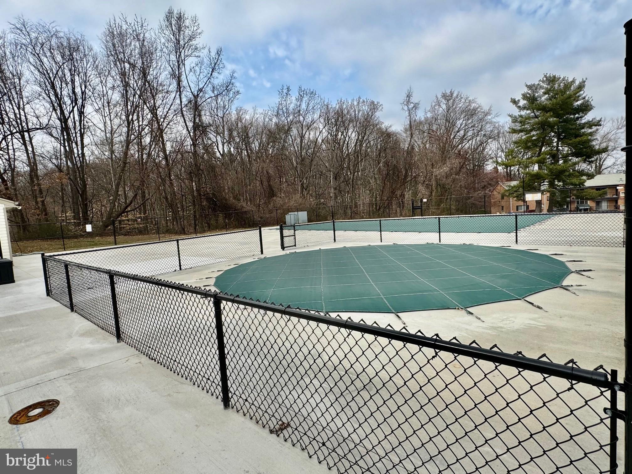 OCCOQUAN RIDGE CONDO - Residential