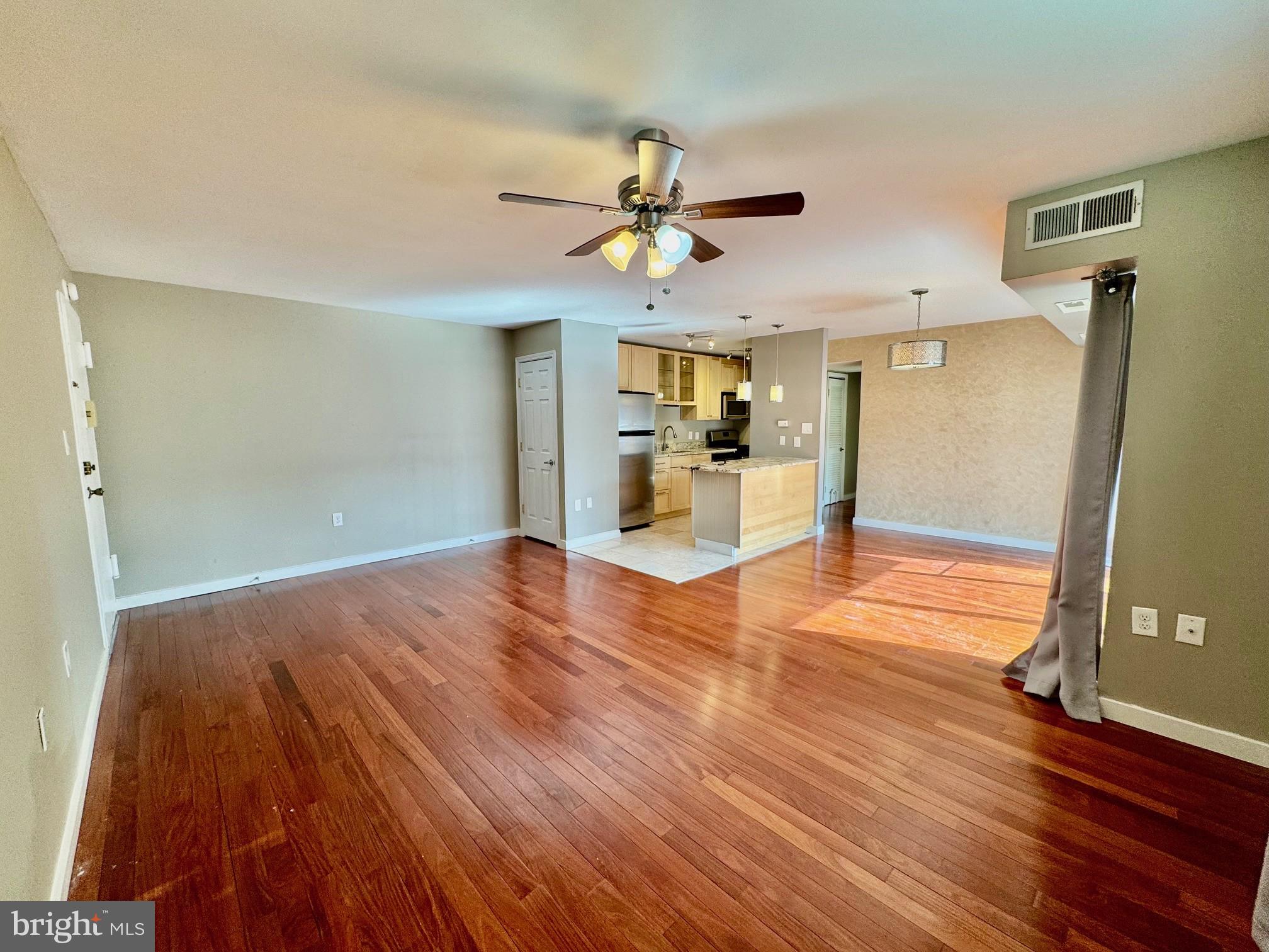 OCCOQUAN RIDGE CONDO - Residential