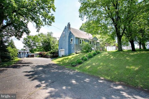 2742 N CHARLOTTE STREET GILBERTSVILLE PA 19525