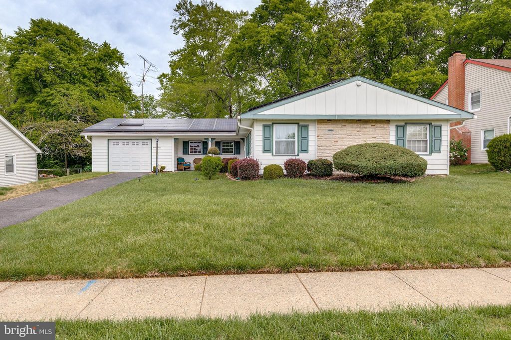 Photo of 36 Ember Lane, WILLINGBORO, NJ 08046 (MLS # NJBL2110058)