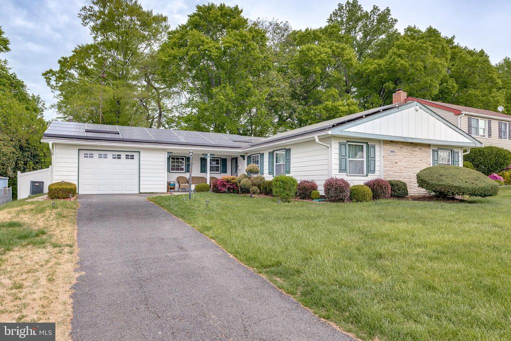 Photo of 36 Ember Lane, WILLINGBORO, NJ 08046 (MLS # NJBL2110058)