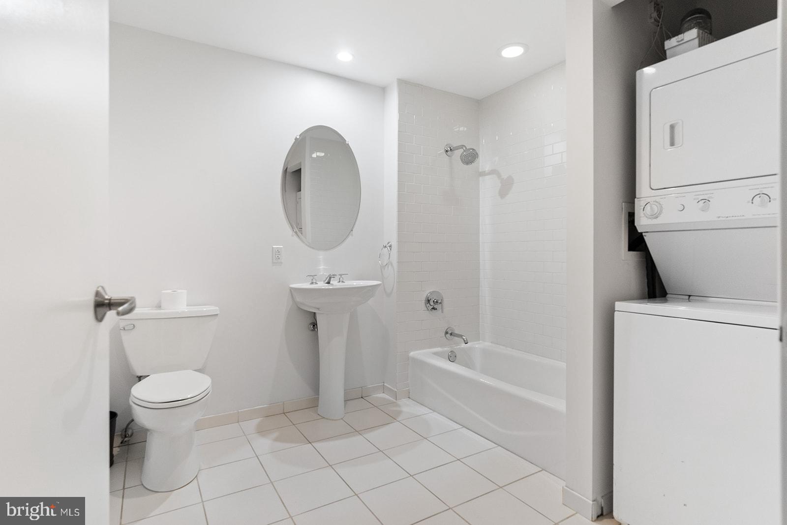 AVENUE OF THE ARTS - Residential