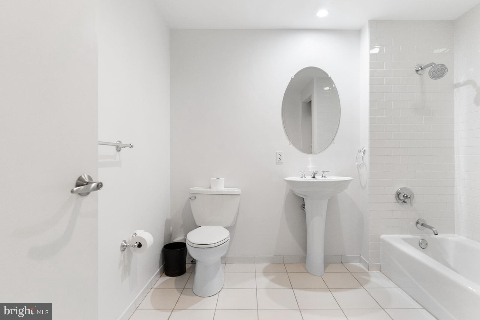 AVENUE OF THE ARTS - Residential