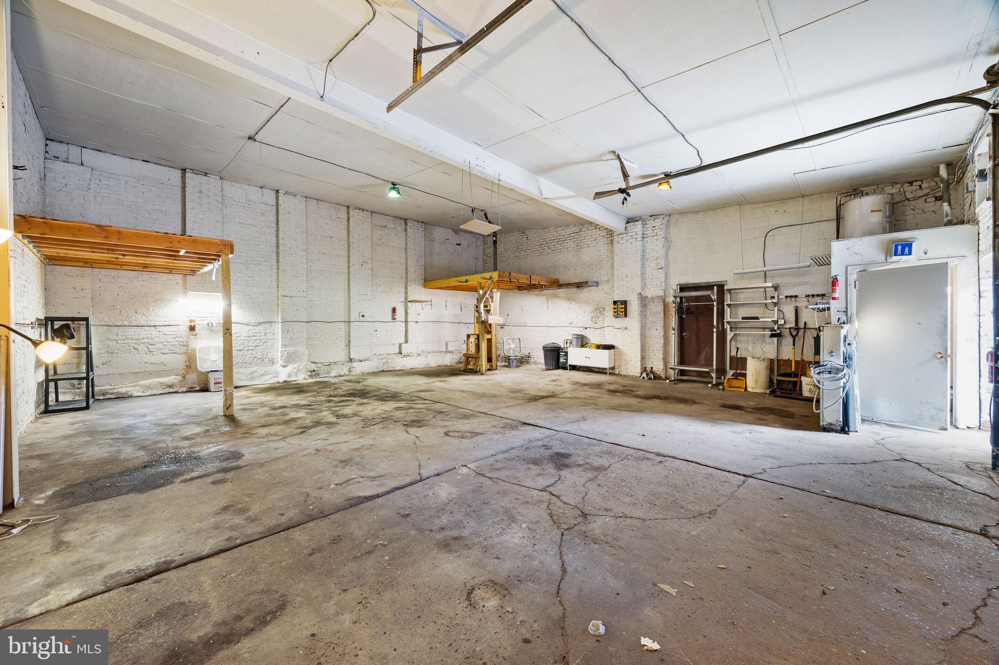 LOWER MOYAMENSING - Commercial Lease