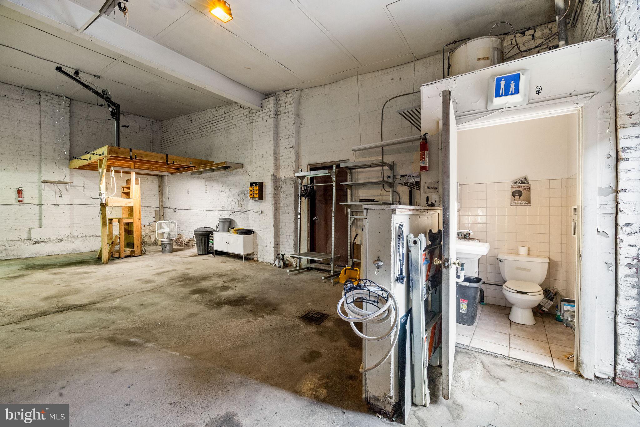 LOWER MOYAMENSING - Commercial Lease