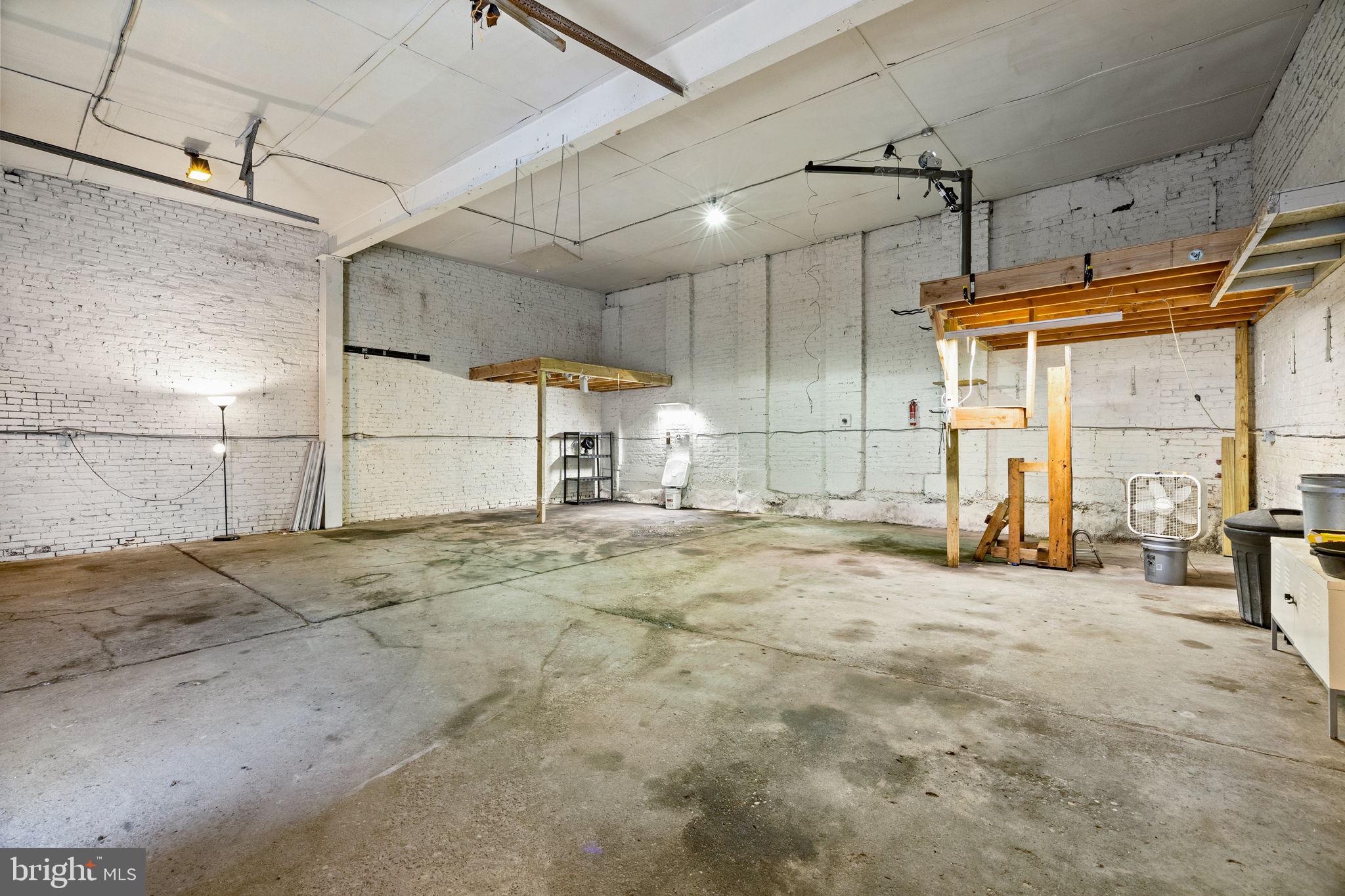 LOWER MOYAMENSING - Commercial Lease