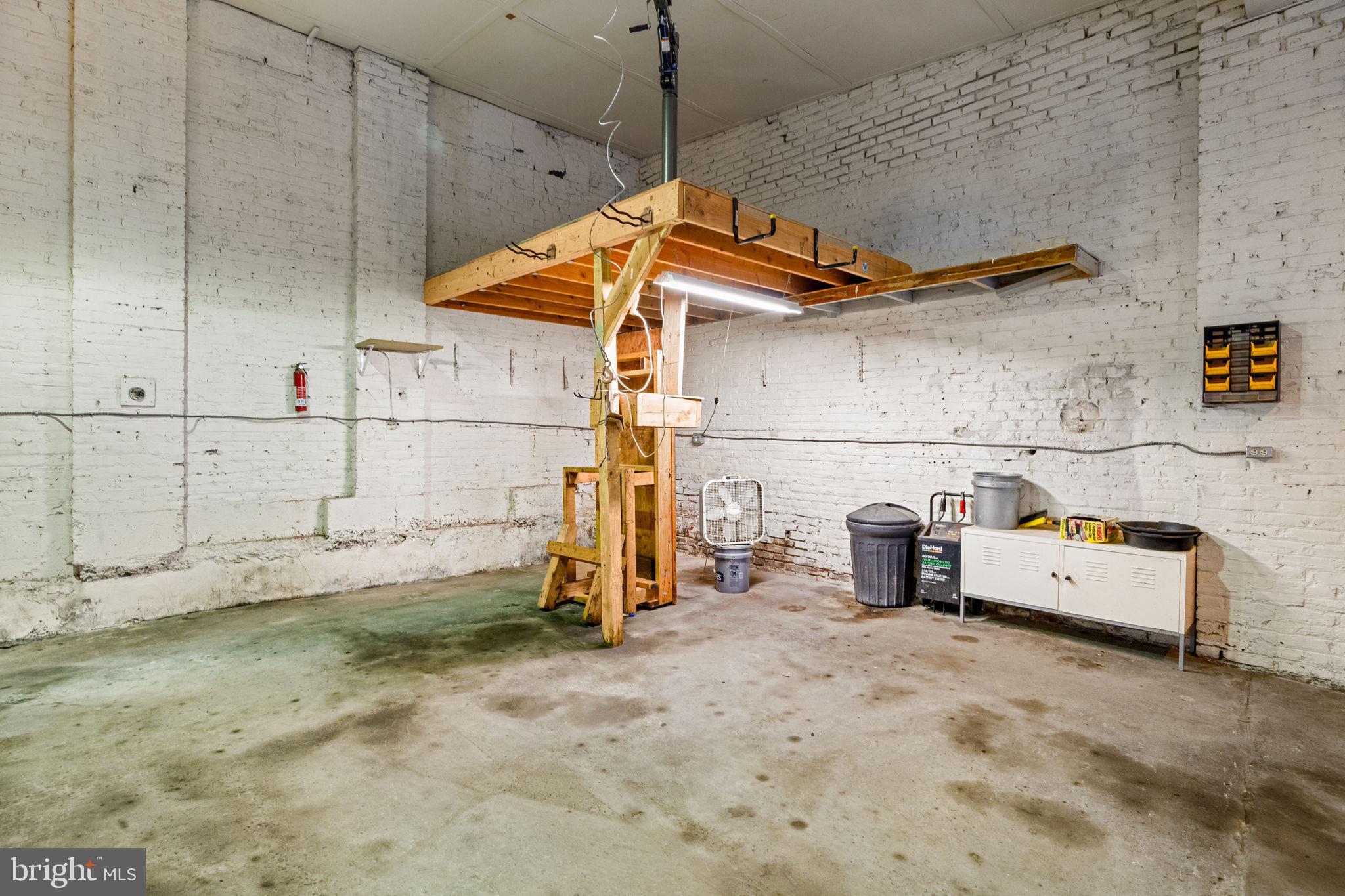 LOWER MOYAMENSING - Commercial Lease