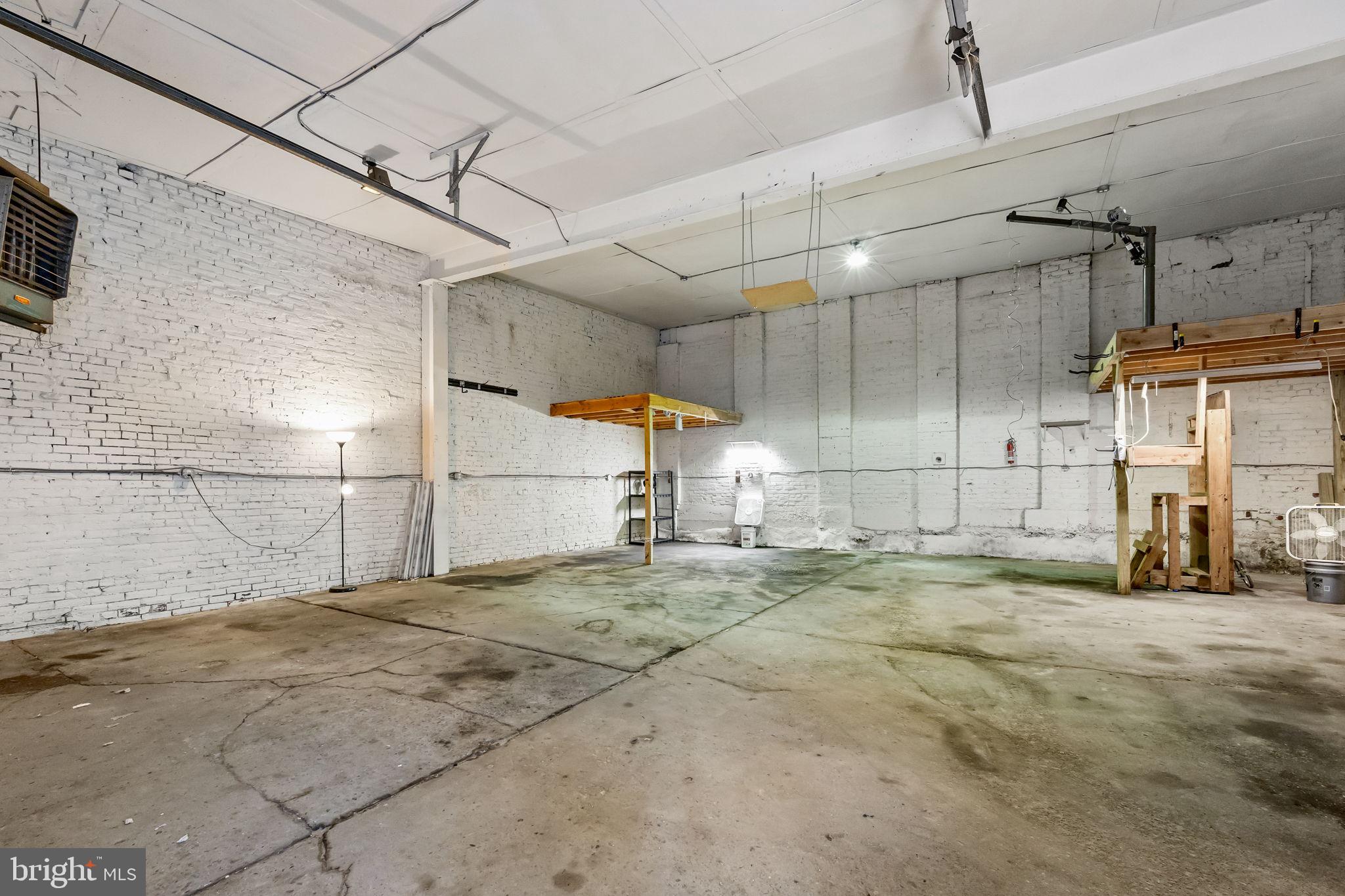 LOWER MOYAMENSING - Commercial Lease