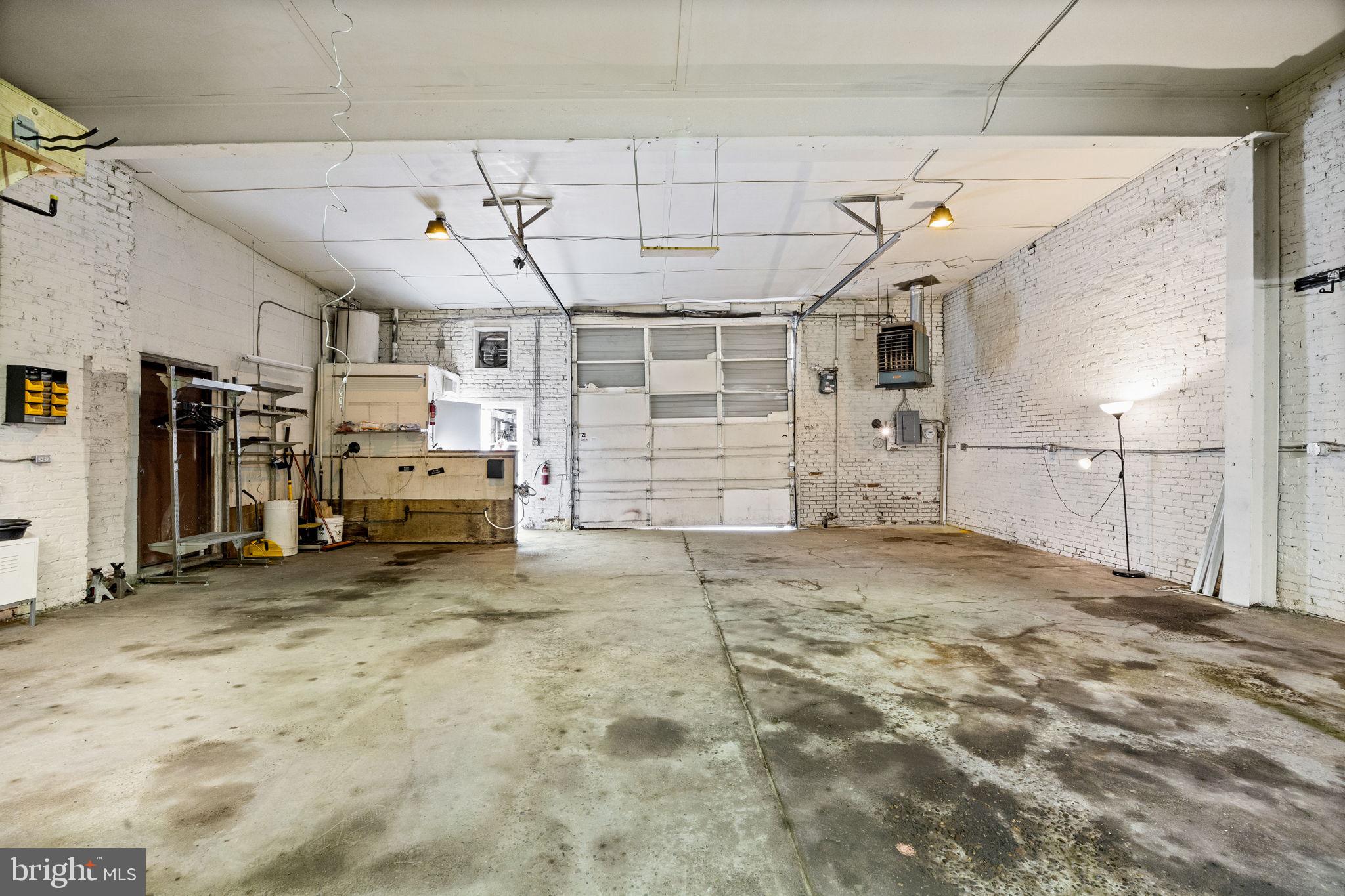 LOWER MOYAMENSING - Commercial Lease