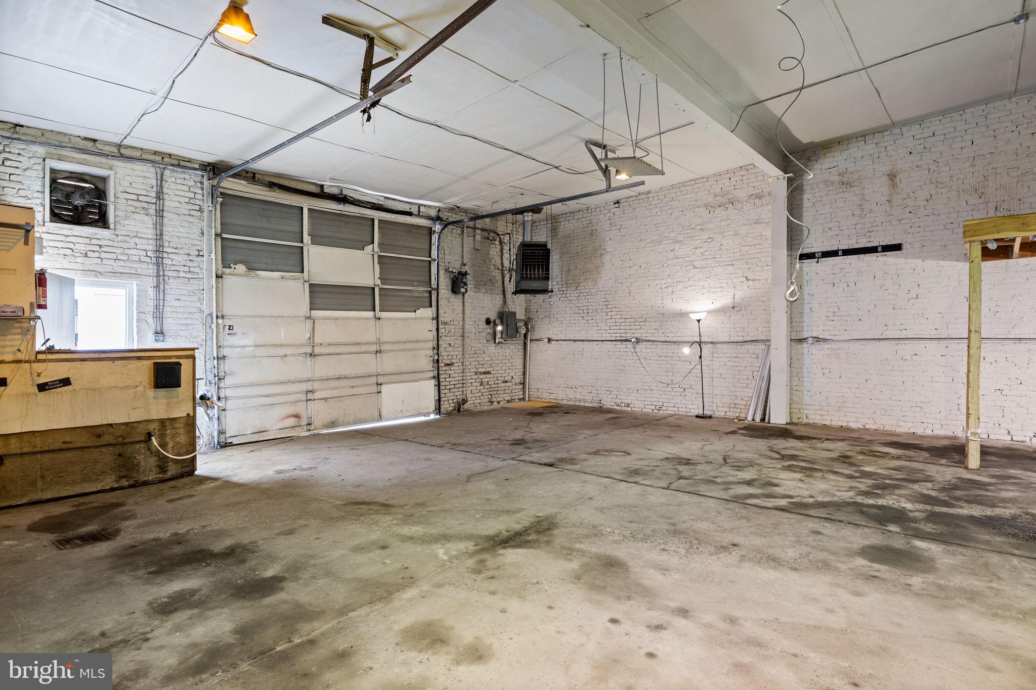 LOWER MOYAMENSING - Commercial Lease