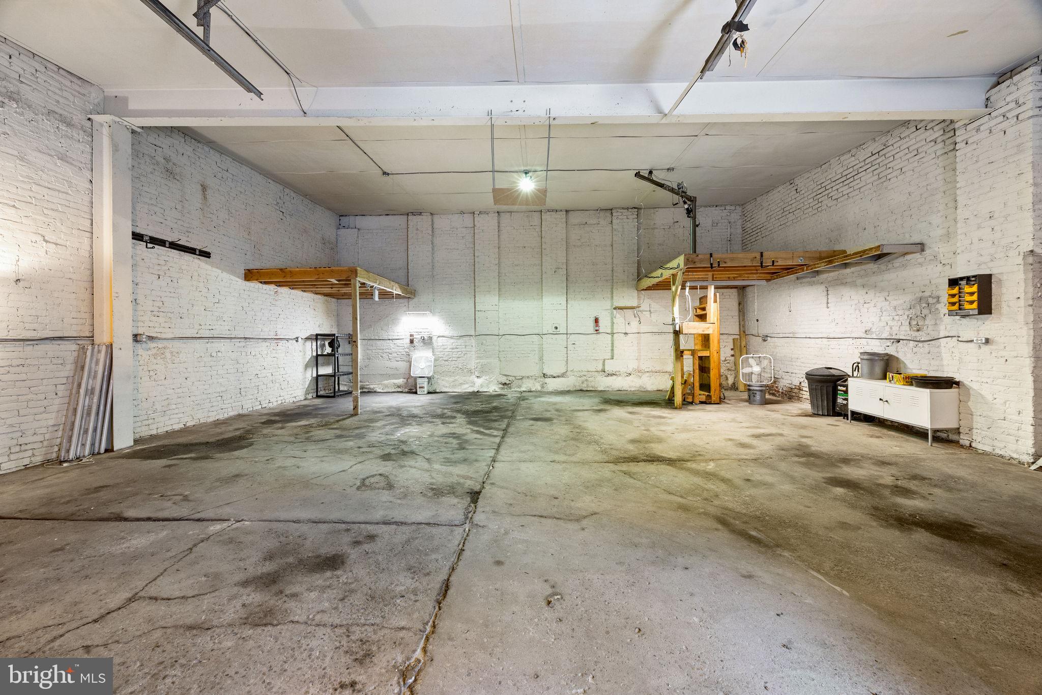 LOWER MOYAMENSING - Commercial Lease