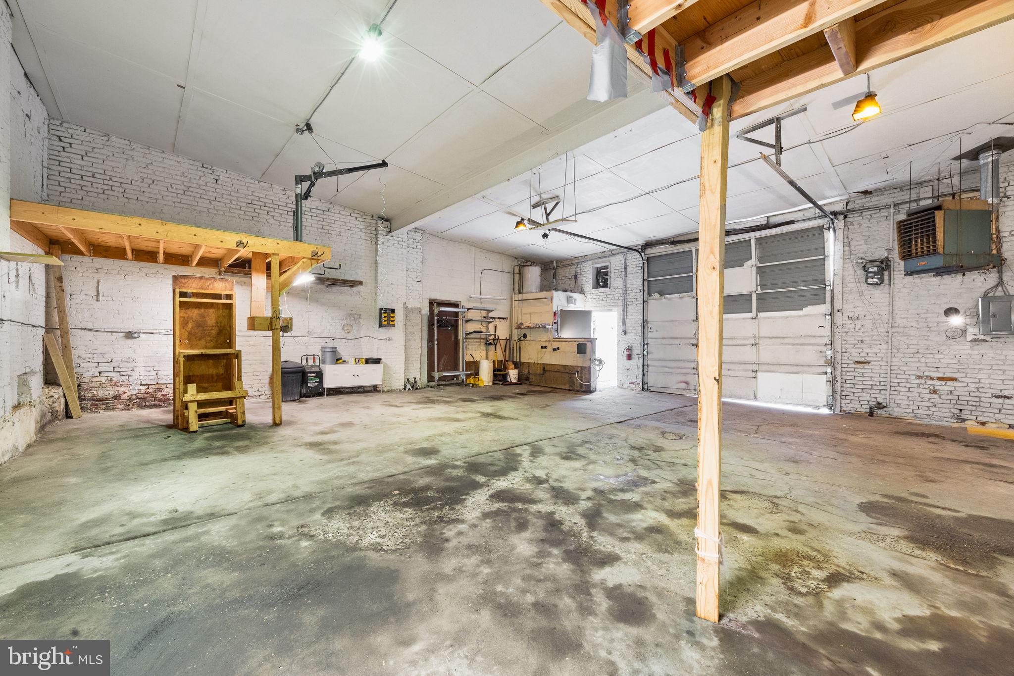 LOWER MOYAMENSING - Commercial Lease