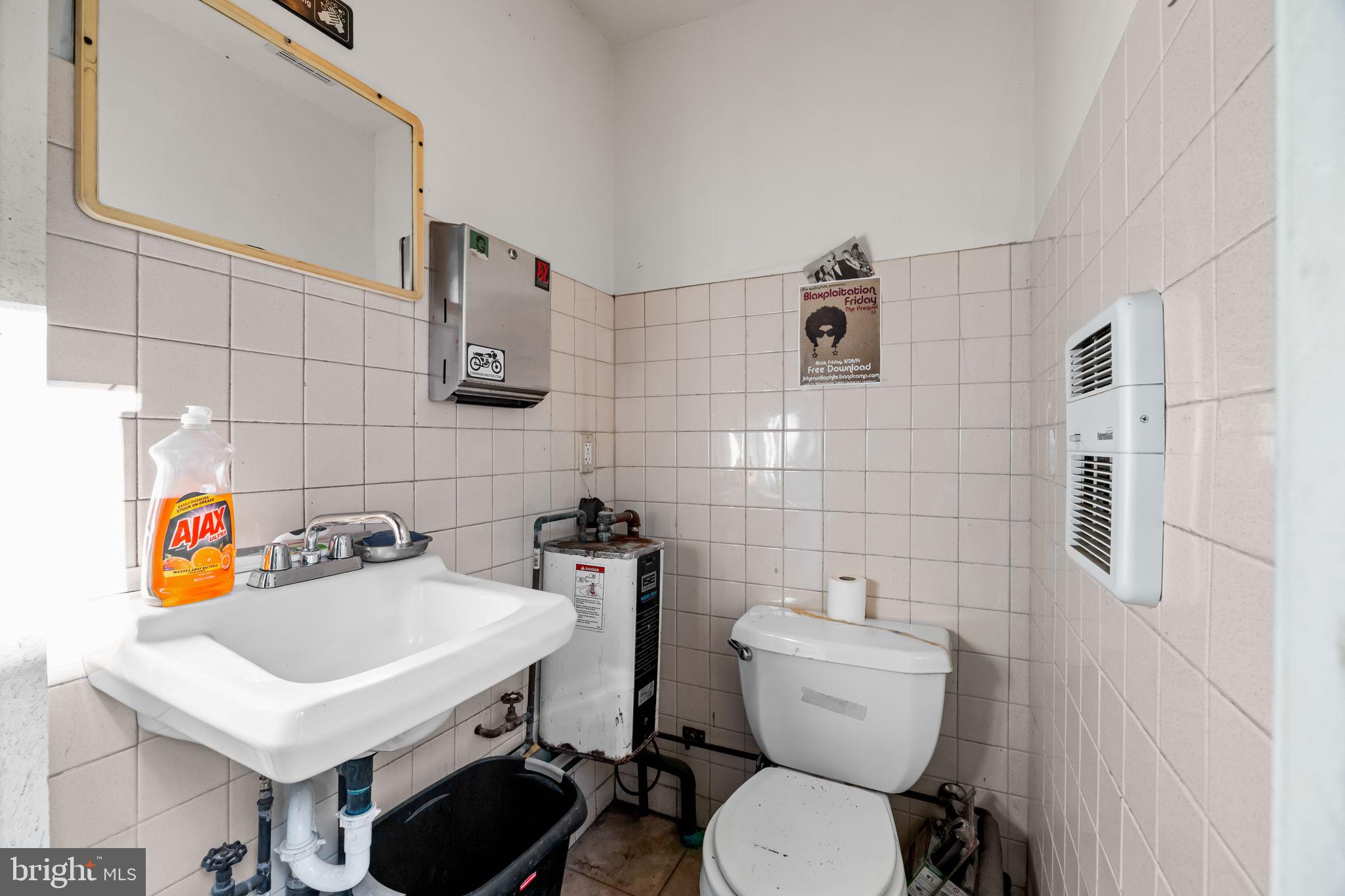 LOWER MOYAMENSING - Commercial Lease