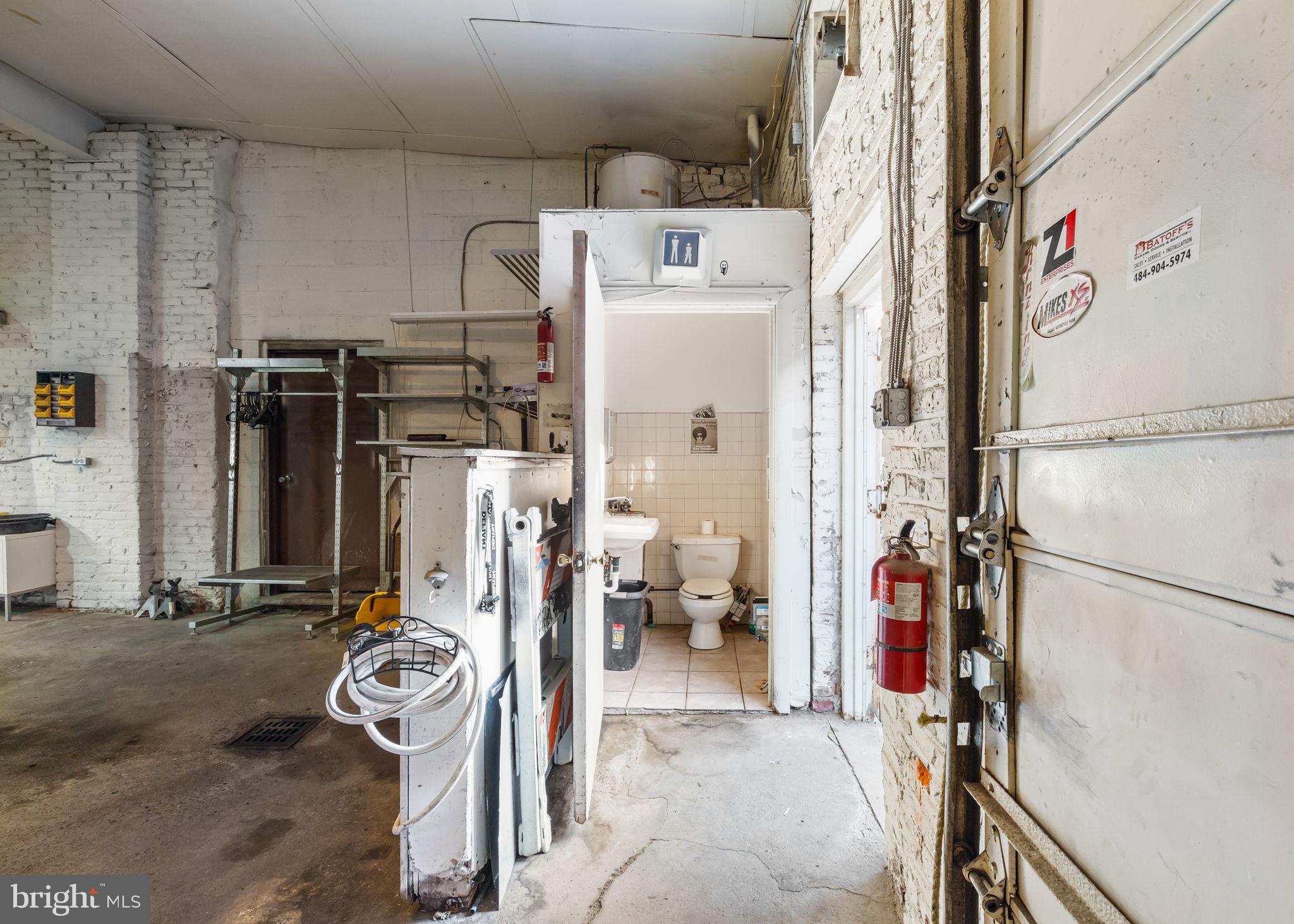 LOWER MOYAMENSING - Commercial Lease