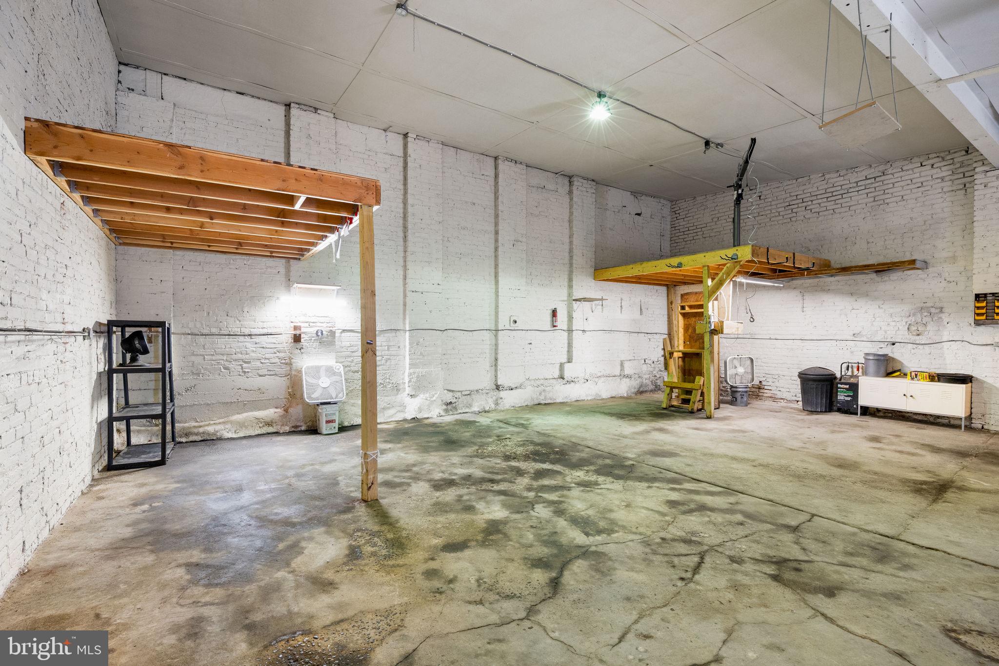 LOWER MOYAMENSING - Commercial Lease