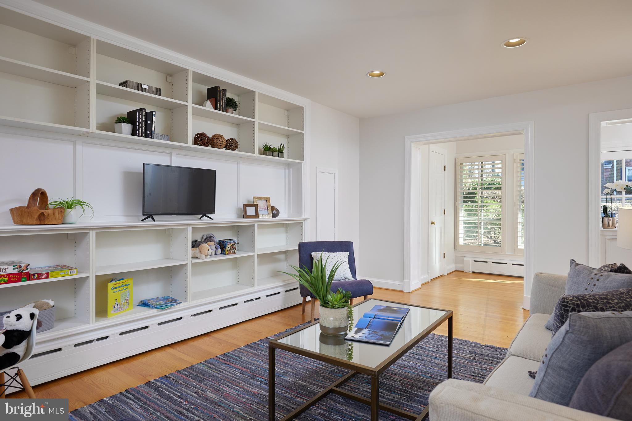 COUNTRY CLUB VILLAGE - Residential