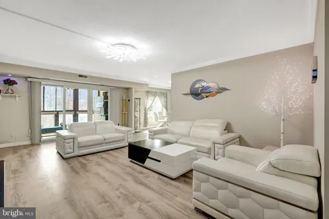 8340 Greensboro Drive Unit 112, McLean, VA 22102 - MLS#: VAFX2227980