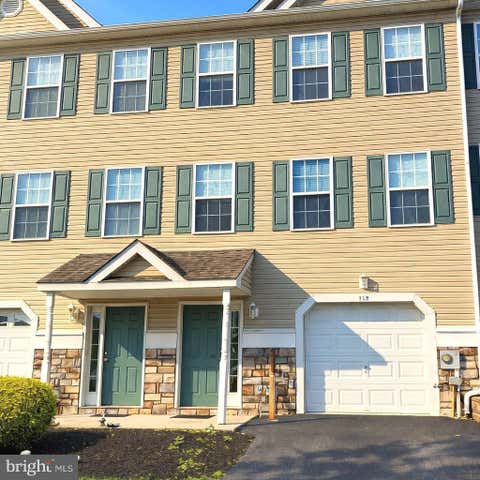 Townhouse For Sale - 117 Julianna Way<br/> ASTON, PA 19014