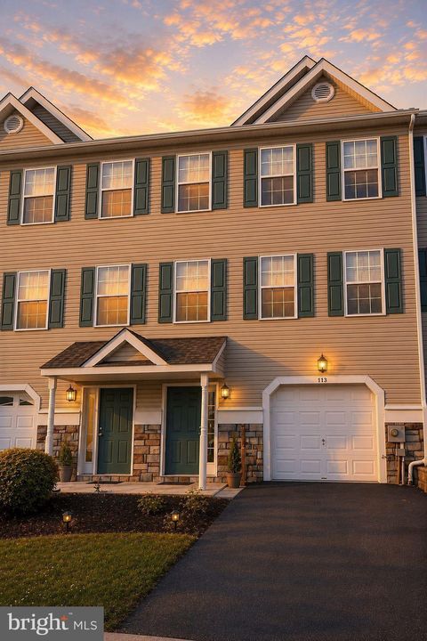 Townhouse For Sale - 117 Julianna Way<br/> ASTON, PA 19014